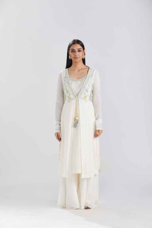 Motia Nyra set Online now