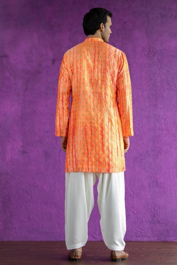 VARUN DHAWAN IN MOONGA KURTA Hot on Sale