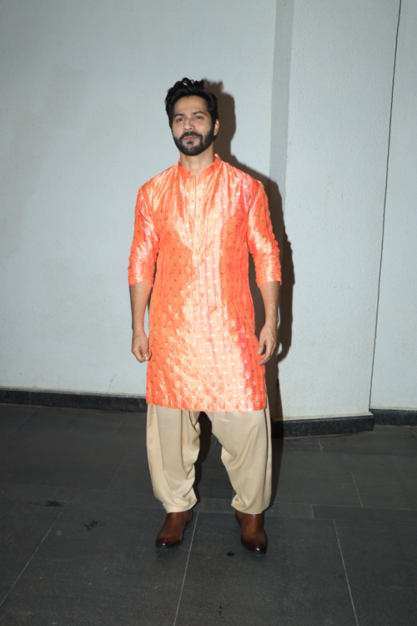 VARUN DHAWAN IN MOONGA KURTA Hot on Sale